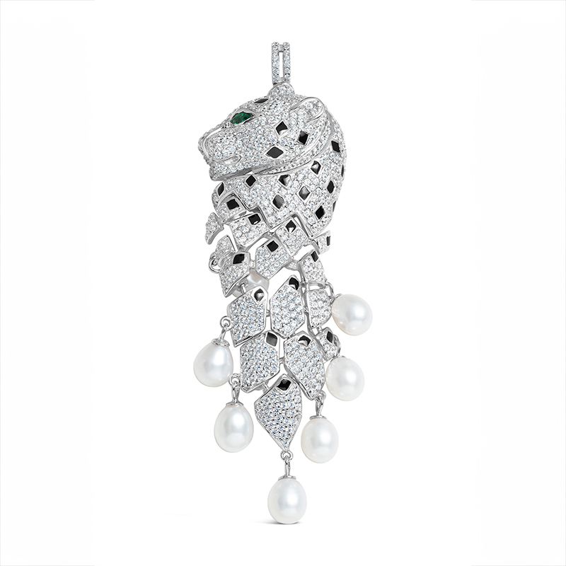 Leopard Pendant with Pearl