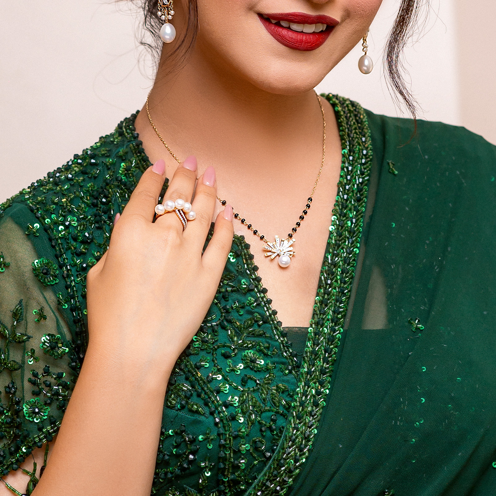 Makhmali Phool Mangalsutra