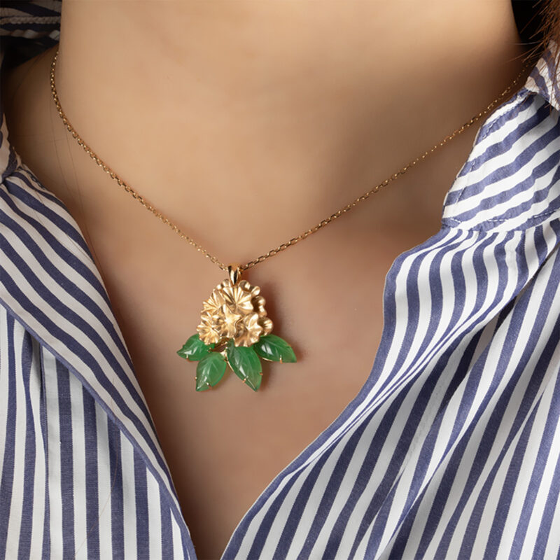 Enchanting Laligurans Pendant (Gold/Green)